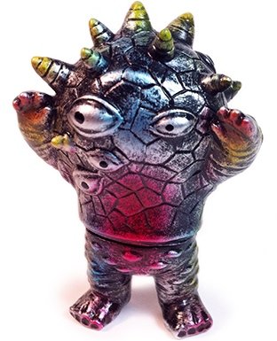 Micro Kaiju Eyezon - painted version figure by Mark Nagata, produced by Max Toy Co.. Front view.