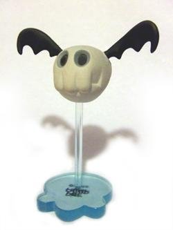 BatSkull figure by Pete Fowler, produced by Sony Creative. Front view.