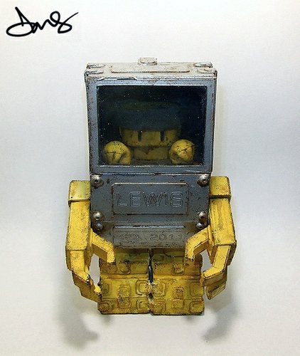 Mini Mecha figure by Dms. Front view.