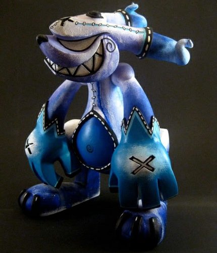 Ice Grabbit figure by Rsinart. Front view.