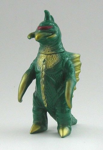 Mini Gigan figure, produced by Marmit. Front view.