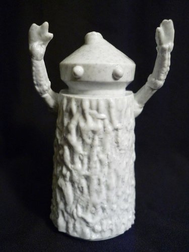 Ex Oblivione Kusogon figure by Beak, produced by Monster Worship. Front view.
