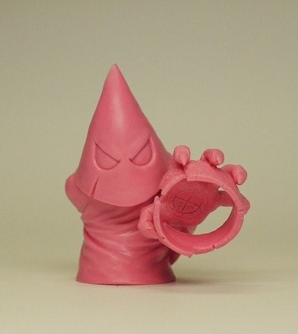 Universal Gravitation - Pink figure by Junnosuke Abe, produced by Restore. Front view.