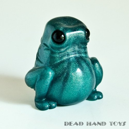 03 - Dark Green Pearl figure by Brian Ahlbeck (Lysol), produced by Dead Hand. Front view.
