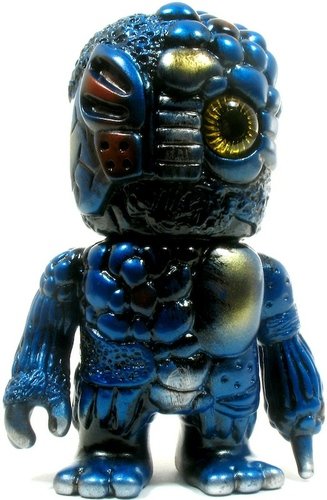 Mini Mutant Chaos - Shiny Blue figure by Mori Katsura, produced by Realxhead. Front view.