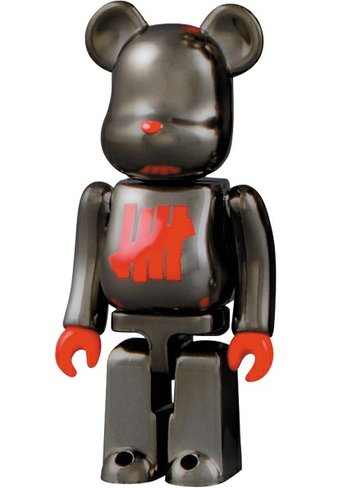 Full Metallic Jacket Be@rbrick 100% figure by Undefeated X Stussy X Mad Hectic, produced by Medicom Toy. Front view.