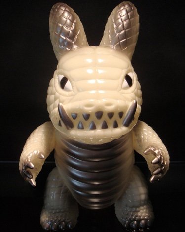 Usagi-Gon - No Where Records Exclusive figure by Frank Kozik, produced by Wonderwall. Front view.