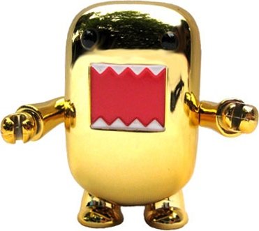 Golden Domo Qee figure by Dark Horse Comics, produced by Toy2R. Front view.