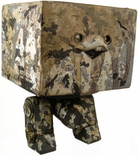 Lunar Square figure by Ashley Wood, produced by Threea. Front view.