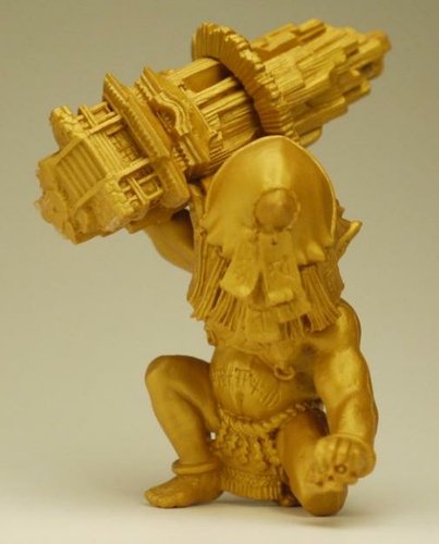 Debris Japan - Gold figure by Junnosuke Abe, produced by Restore. Front view.