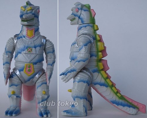 MechaGodzilla 1975 With Removable Head Waves figure by Yuji Nishimura, produced by M1Go. Front view.