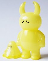 Uamou & Boo - Sad, Inner Glow Yellow figure by Ayako Takagi, produced by Uamou. Front view.