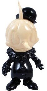 Stingy Jack #2 - Unpainted Version figure by Brandt Peters, produced by Tomenosuke + Circus Posterus. Front view.