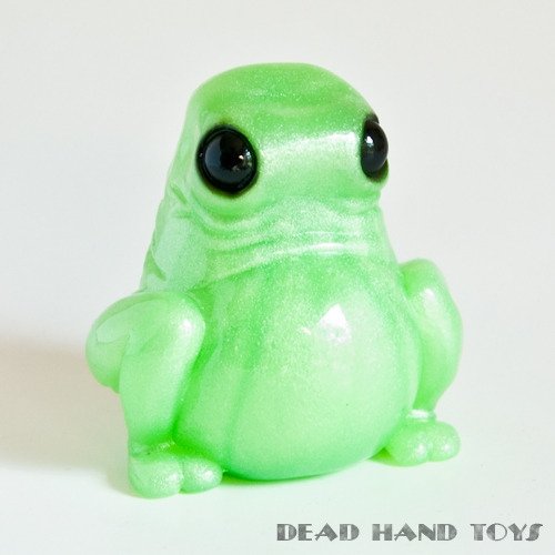 07 - Flourescent Green Pearl figure by Brian Ahlbeck (Lysol), produced by Dead Hand. Front view.