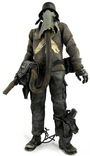 Barguest de Plume figure by Ashley Wood, produced by Threea. Front view.