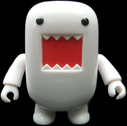 White Domo Qee figure by Dark Horse Comics, produced by Toy2R. Front view.