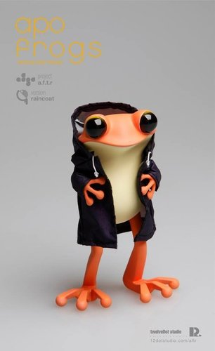 Apo Frog (Purple Raincoat Ver.) figure by Twelvedot, produced by Twelvedot. Front view.