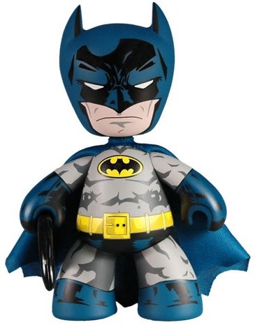 Batman - SDCC 10 figure by Dc Comics, produced by Mezco Toyz. Front view.