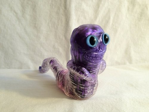 The Purps - Parasitoid figure by Kill!. Front view.