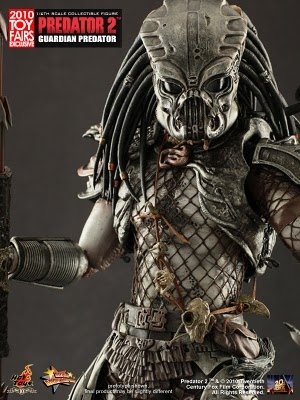 Predator 2 - Guardian Predator figure, produced by Hot Toys. Front view.