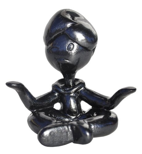 Obsidian Sesame figure by Shea Brittain, produced by Frankenfactory. Front view.