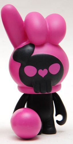 Fuluto figure by Toby Hk, produced by Kuso Vinyl. Front view.
