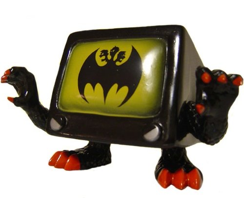 Garbage (VS Bat Mobile) figure by Rumble Monsters, produced by Rumble Monsters. Front view.