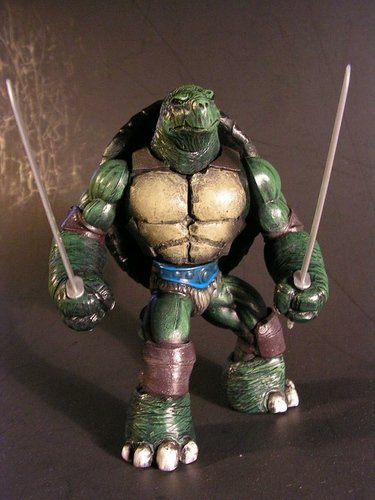 Le-O figure by Monsterforge, produced by Mattel. Front view.