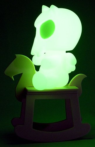 Green Glow Baby Devil Toyer Qee figure by Toy2R, produced by Toy2R. Front view.