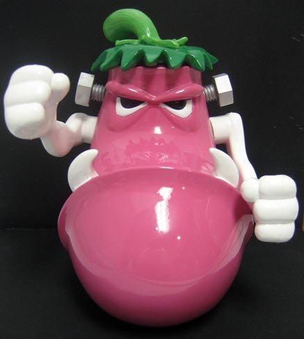 Eggster - Pink figure by Sket One, produced by Wheaty Wheat Studios. Front view.