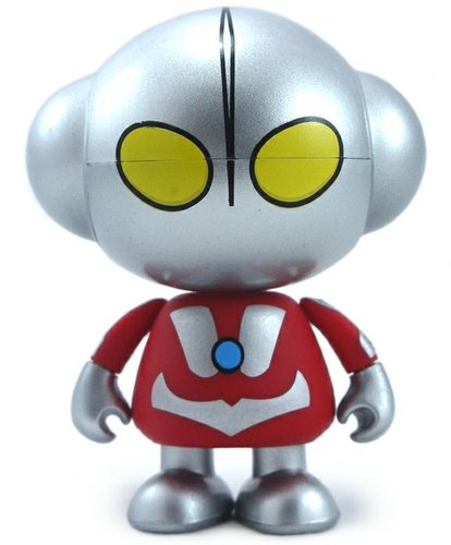 CE Ultraman figure, produced by Mafia Factory. Front view.