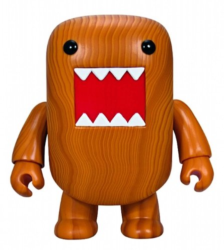 7 Woodgrain Domo figure by Dark Horse Comics, produced by Toy2R. Front view.