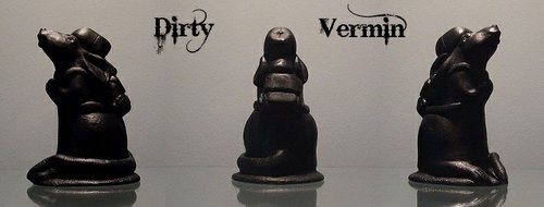 Dirty Vermin figure by Dms. Front view.
