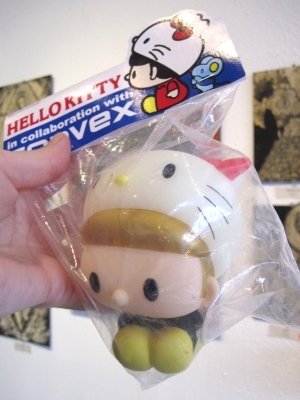 Convex x Hello Kitty - Hiddy Ver. figure, produced by Secret Base. Front view.