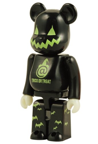 Halloween Be@rbrick 100% - 05 figure, produced by Medicom Toy. Front view.