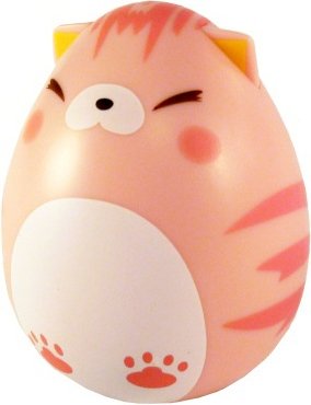 Tamago Nyanko figure, produced by Cube Works. Front view.