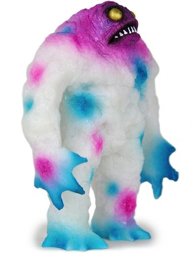 Kaiju Rhaal - White figure by Barry Allen, produced by Gorgoloid. Front view.