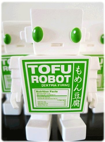 Tofu Robot - Extra Firm figure by Kazuko Shinoka, produced by Spicy Brown. Front view.