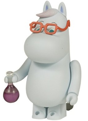 Moomin figure by Moomin Characters (Tm), produced by Medicom Toy. Front view.