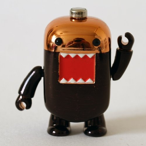 Battery Domo figure by Cazm, produced by Toy2R. Front view.