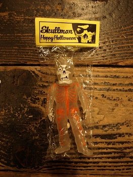 Halloween Skullman figure by Balzac, produced by Secret Base. Front view.