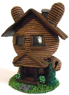 Log Cabin figure by Task One. Front view.