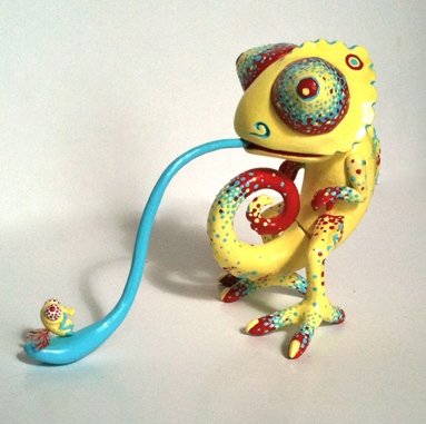 Chameleon - Retro Yellow figure by Kathleen Voigt . Front view.