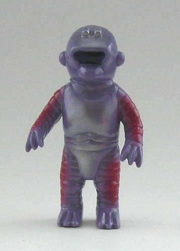 Mini Alien Natal  figure, produced by Marmit. Front view.