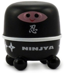 Maruisu Spaisu Ninjya figure by Noriya Takeyama, produced by Wonderwall. Front view.