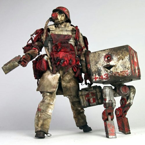 Medic Grunt figure by Ashley Wood, produced by Threea. Front view.