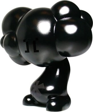 Cloudi figure by Paul Leung, produced by Flying Cat. Front view.