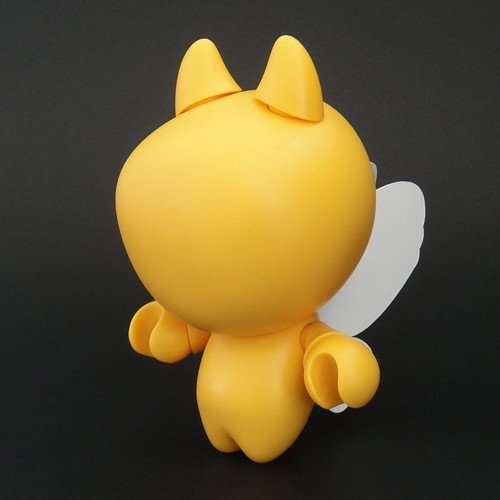 Bee-Asty DIY Yellow figure by Bugs And Plush, produced by Bugs And Plush. Front view.