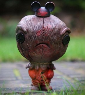 The Grump - Mickey figure by Ume Toys (Richard Page), produced by Ume Toys. Front view.