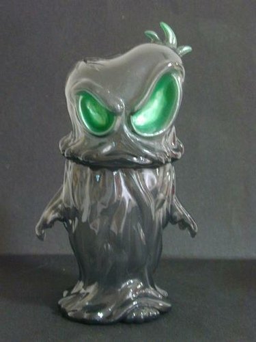 Monster Q - Black Ghost (outer part) figure by Skull Head Butt, produced by Skull Head Butt. Front view.